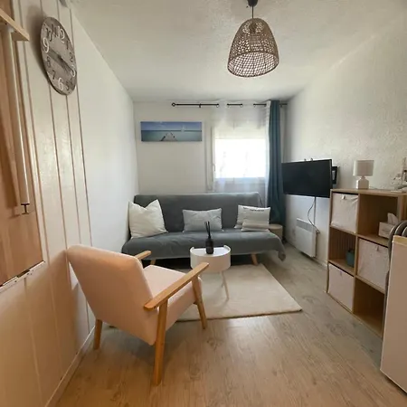 Апартаменты Cosy Avec Piscine Et Parking A